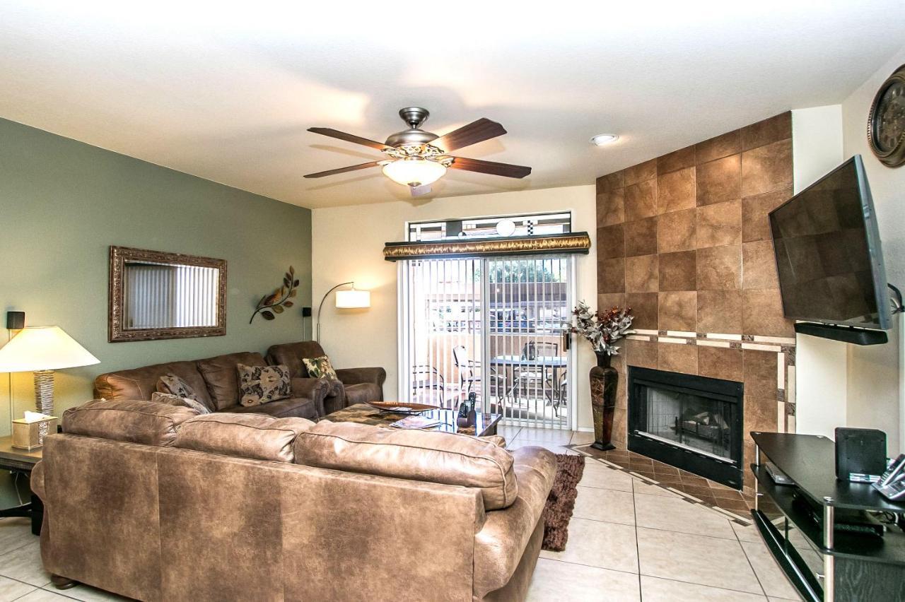 Private Community -- ½ Mile Walk To Hiking & Biking At N. Mtn. Preserve! Holiday home