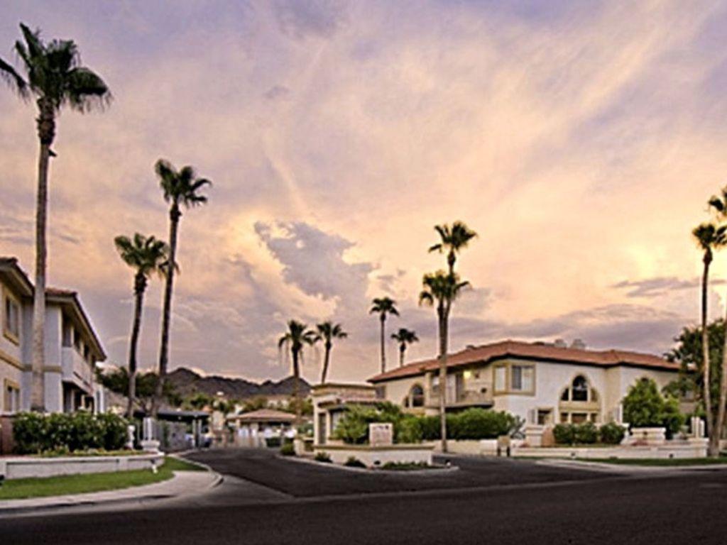 Private Community -- ½ Mile Walk To Hiking & Biking At N. Mtn. Preserve! Holiday home Phoenix