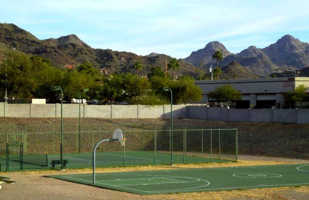 Private Community -- ½ Mile Walk To Hiking & Biking At N. Mtn. Preserve! Holiday home Phoenix