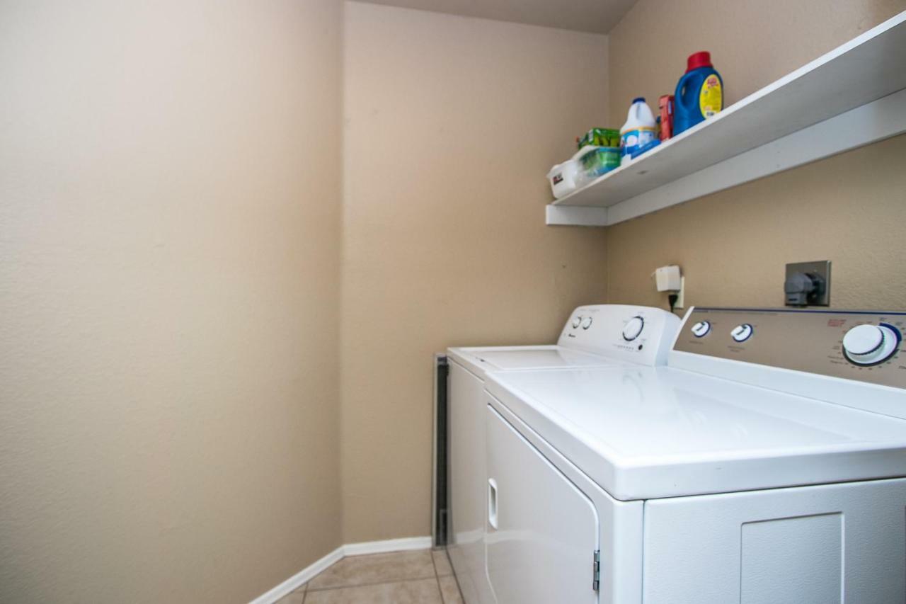 Private Community -- ½ Mile Walk To Hiking & Biking At N. Mtn. Preserve! Holiday home
